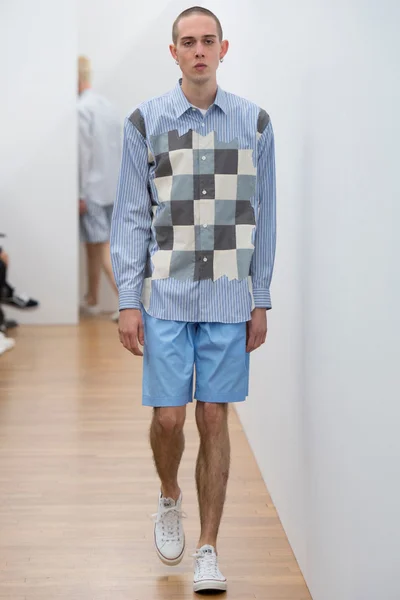 Look 32